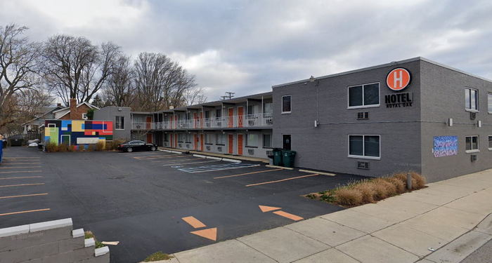 Hotel Royal Oak (Jones Motel, Jones Royal Motor Inn) - 2019 Street View (newer photo)